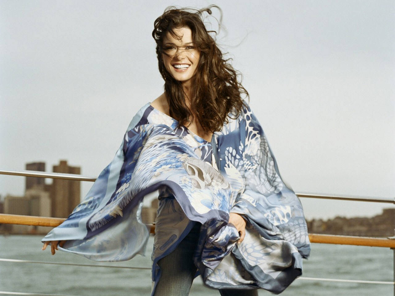 Catherine Zeta-jones Ocean Pictorial Background