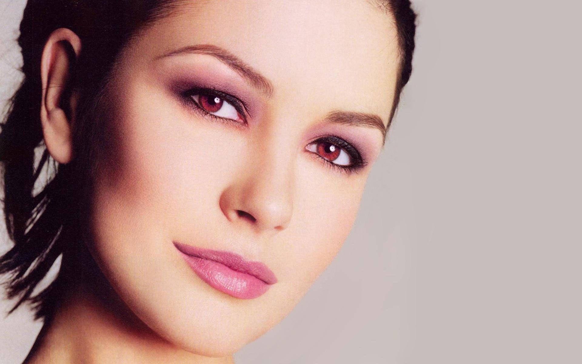 Catherine Zeta-jones Pink Lips