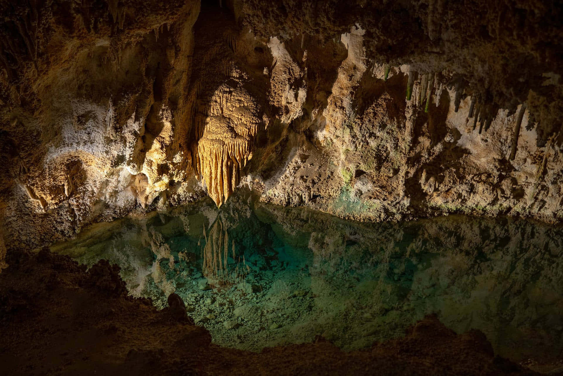Cave Lake Carlsbad Caverns National Park Background
