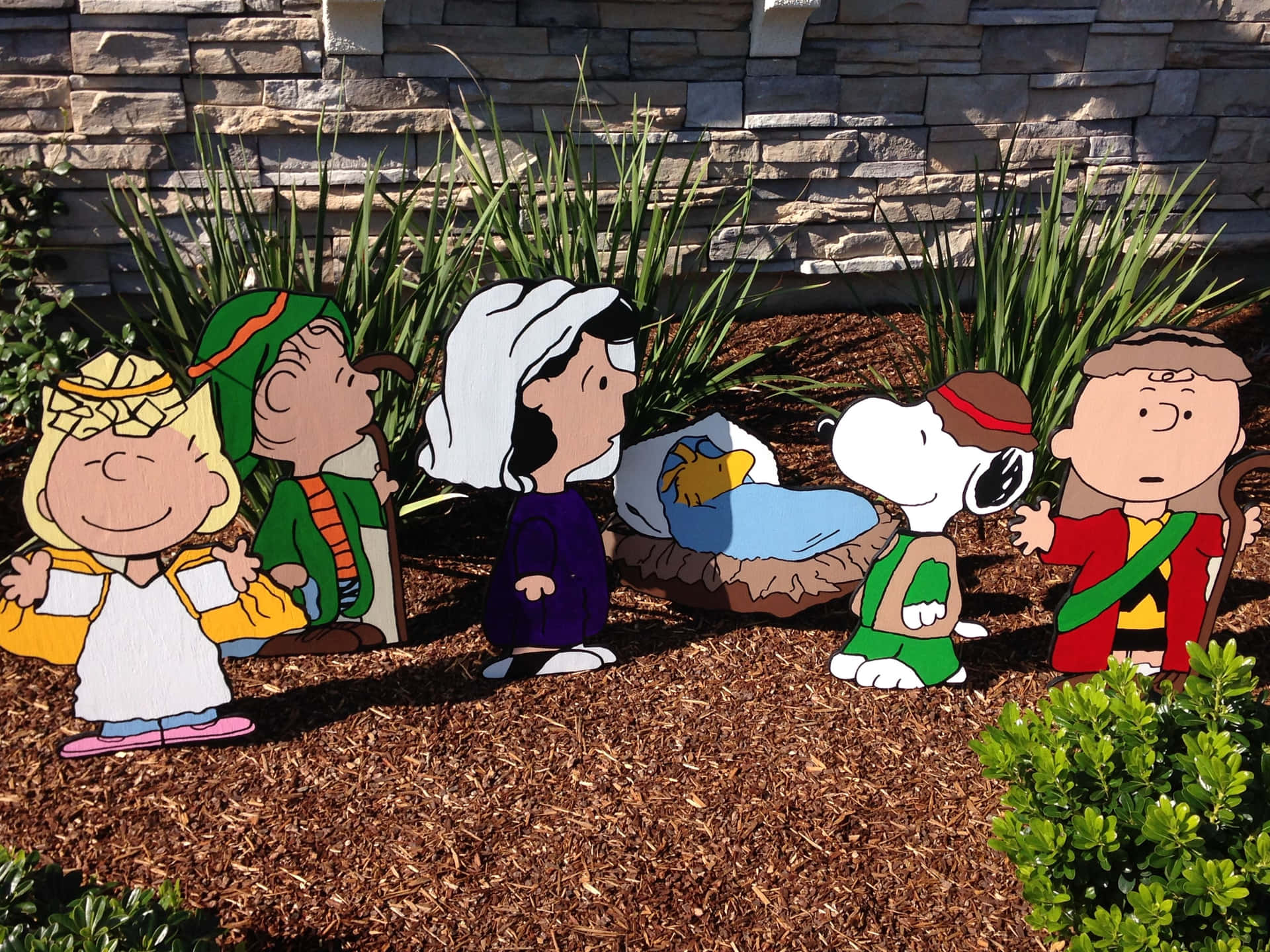 Celebrate Christmas With The Peanuts Gang!