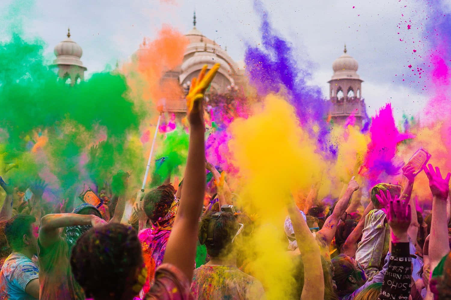Celebrate Holi With Friends And Family Background