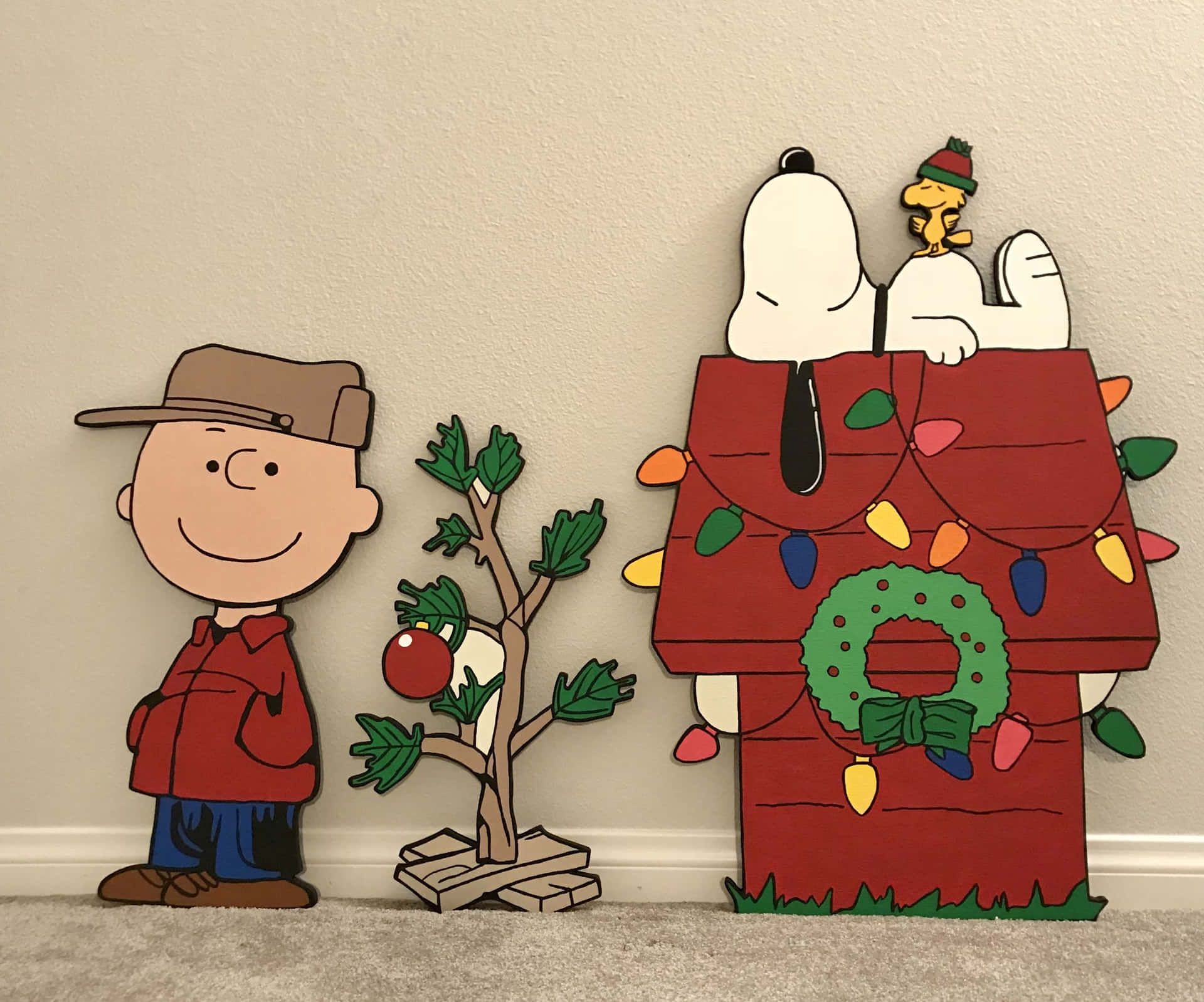 Celebrate The Holiday Season With The Peanuts Gang! Background