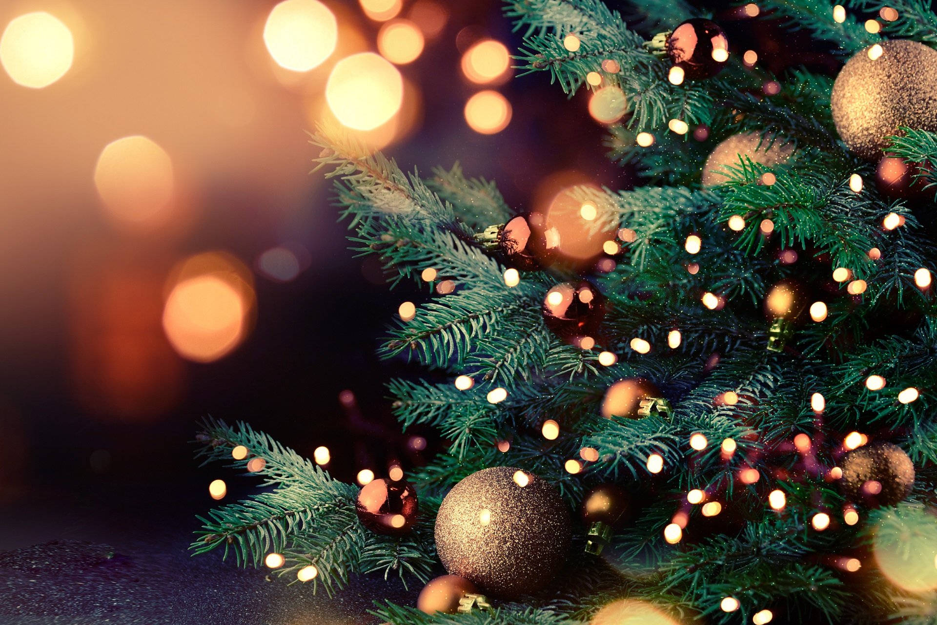 Celebrate The Holidays In Style With A Christmas Widescreen Background