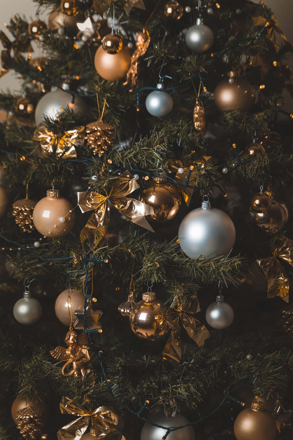 Celebrate The Spirit Of Christmas With An Aesthetic Christmas Tree Background