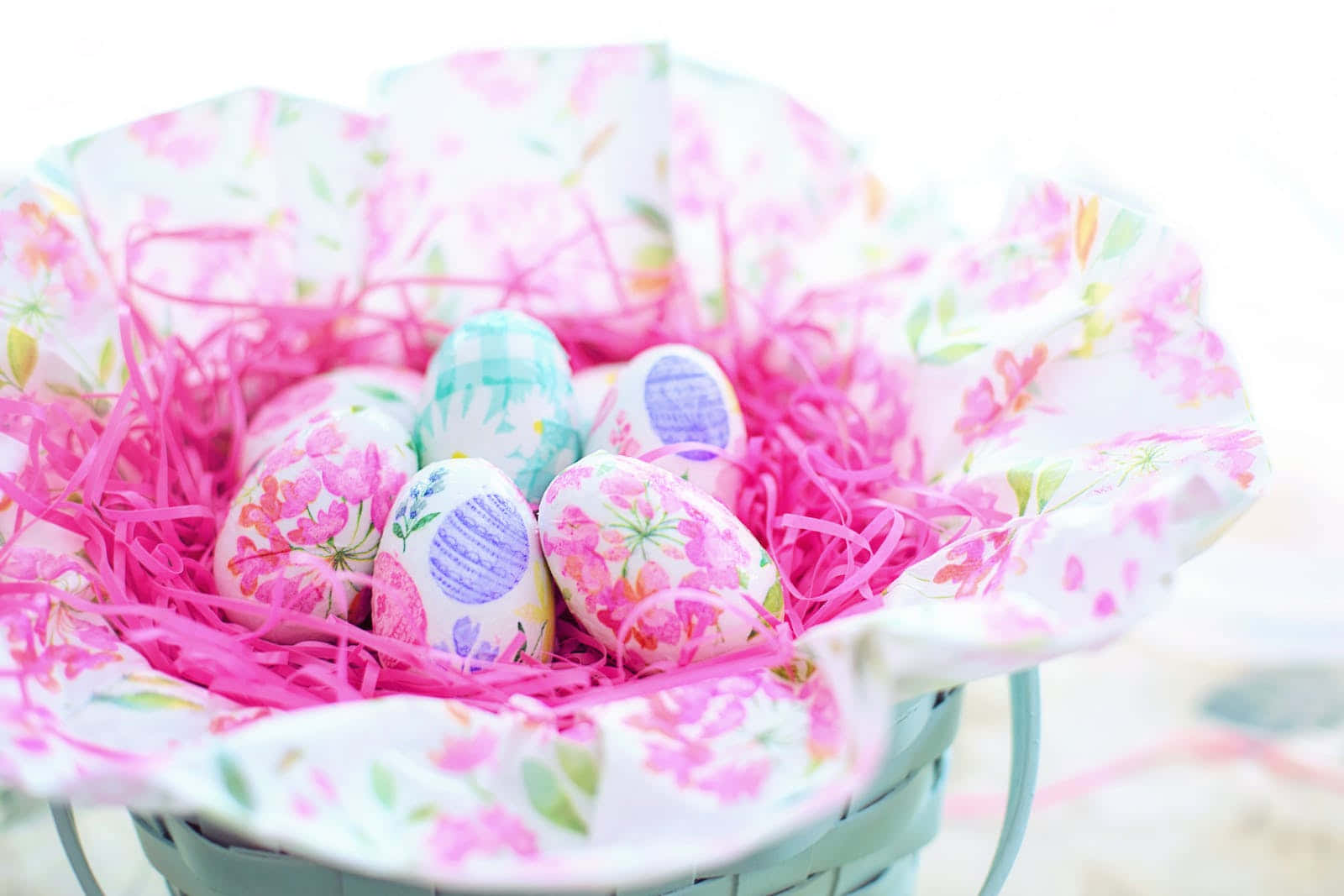 Celebrate This Colorful Easter With This Beautiful, Pastel Egg Decoration