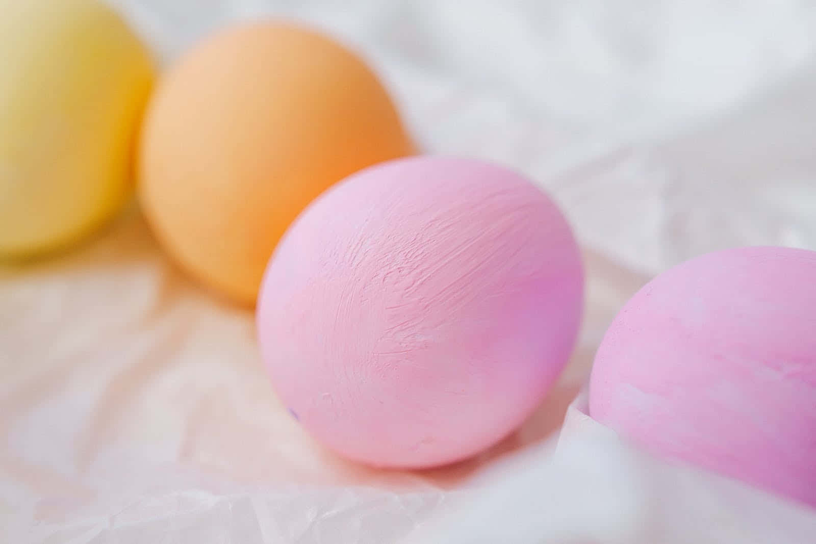 Celebrating Easter With Soft, Colorful Decor