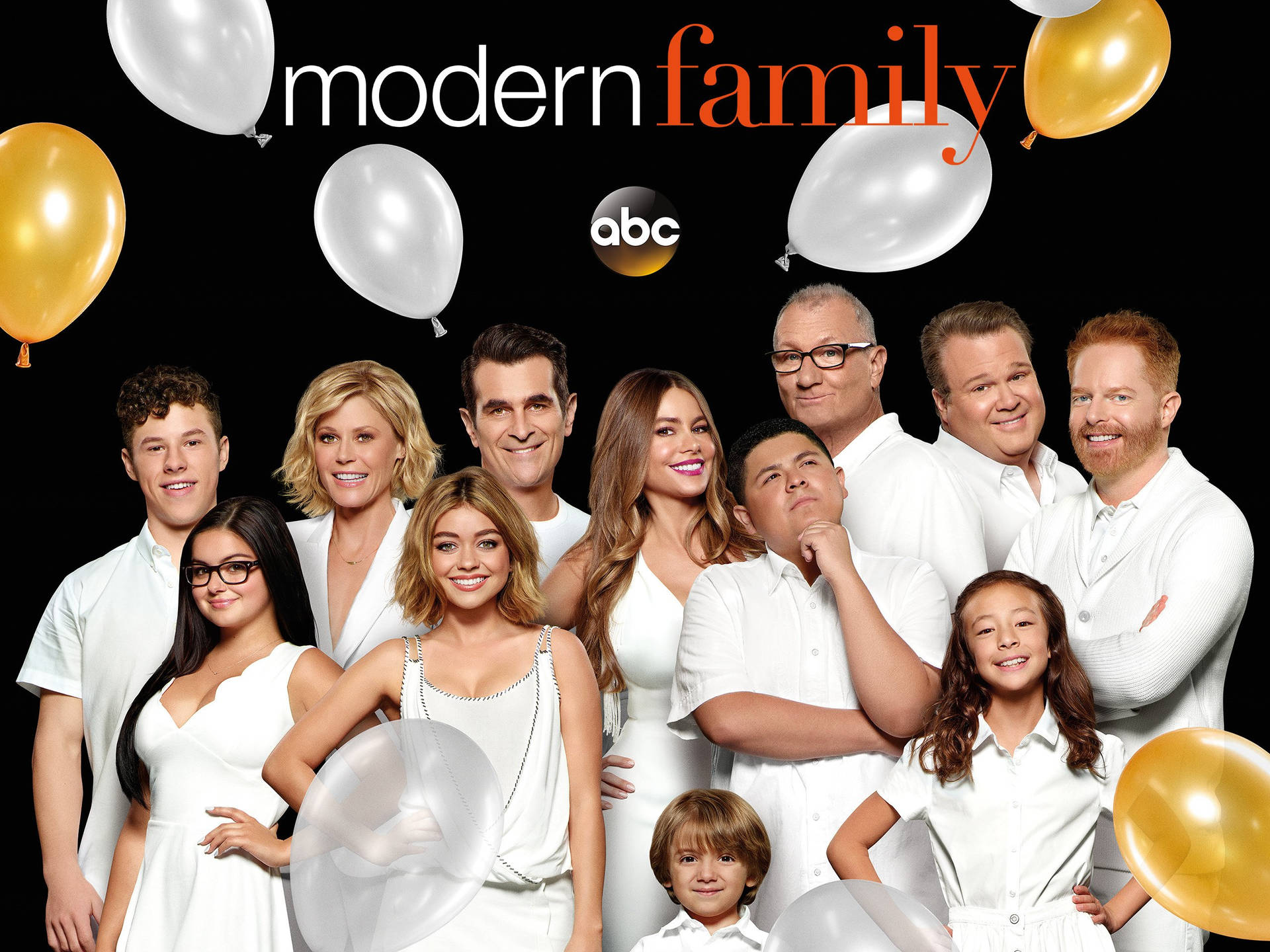 Celebrating Their 10th Season, The Modern Family Cast Reunites! Background