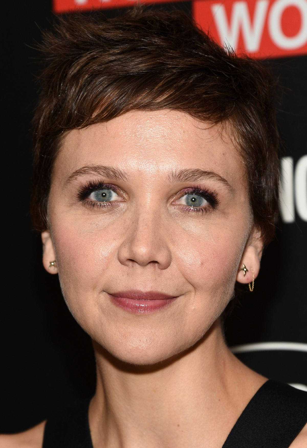 Celebrity Actress Maggie Gyllenhaal Background