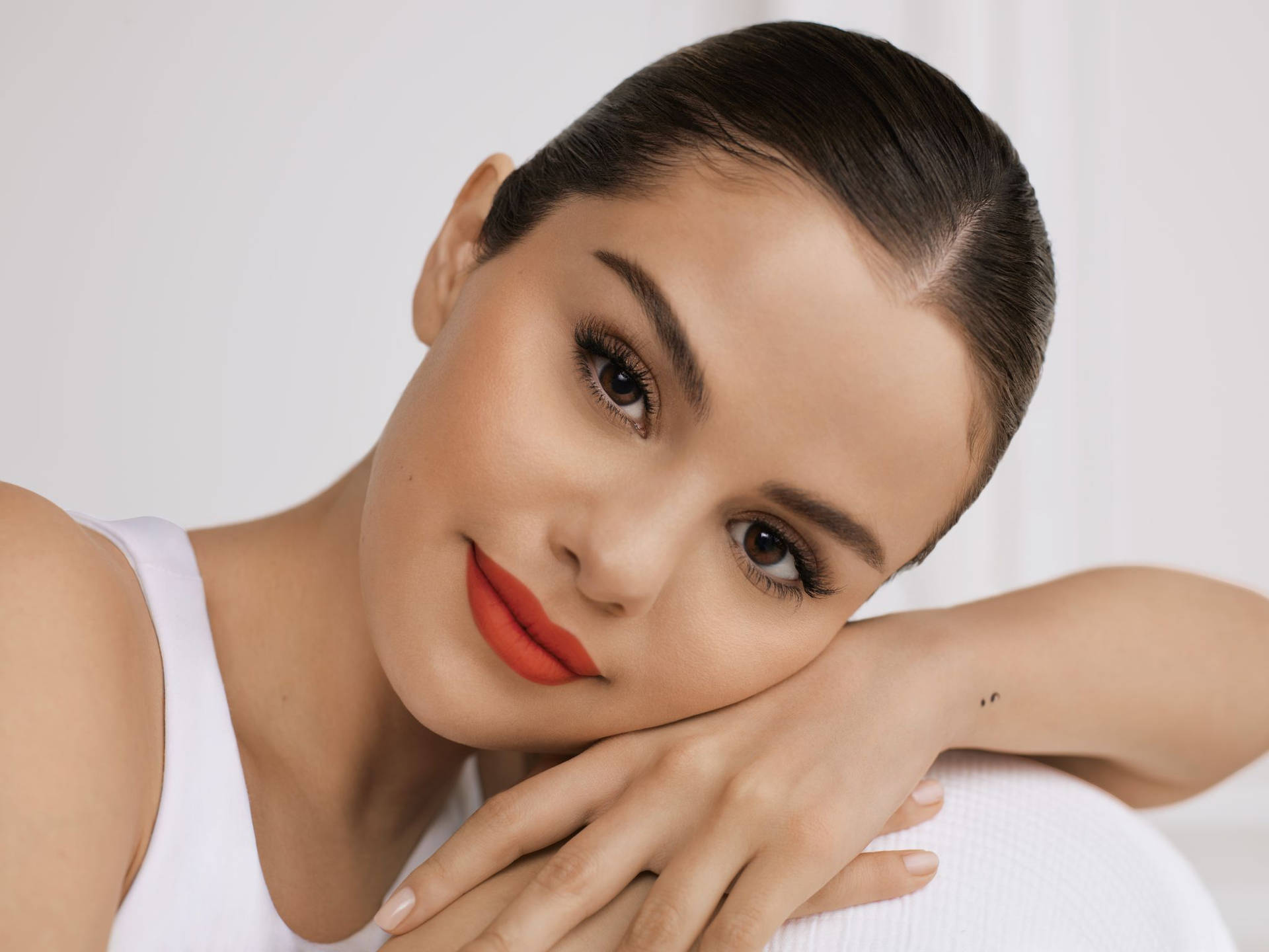 Celebrity Selena Gomez Rare Beauty Background