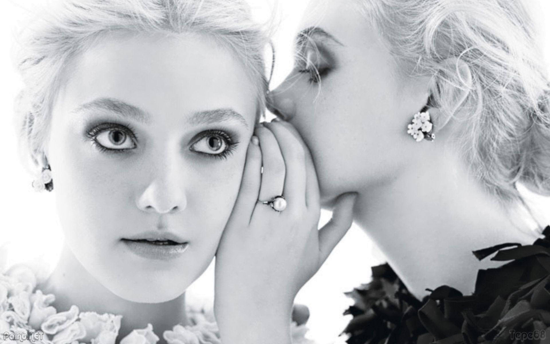 Celebrity Sisters Elle And Dakota Fanning Photoshoot