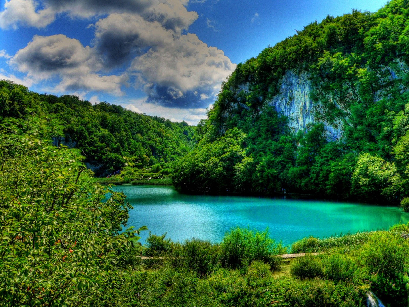 Central Croatia Lake Background