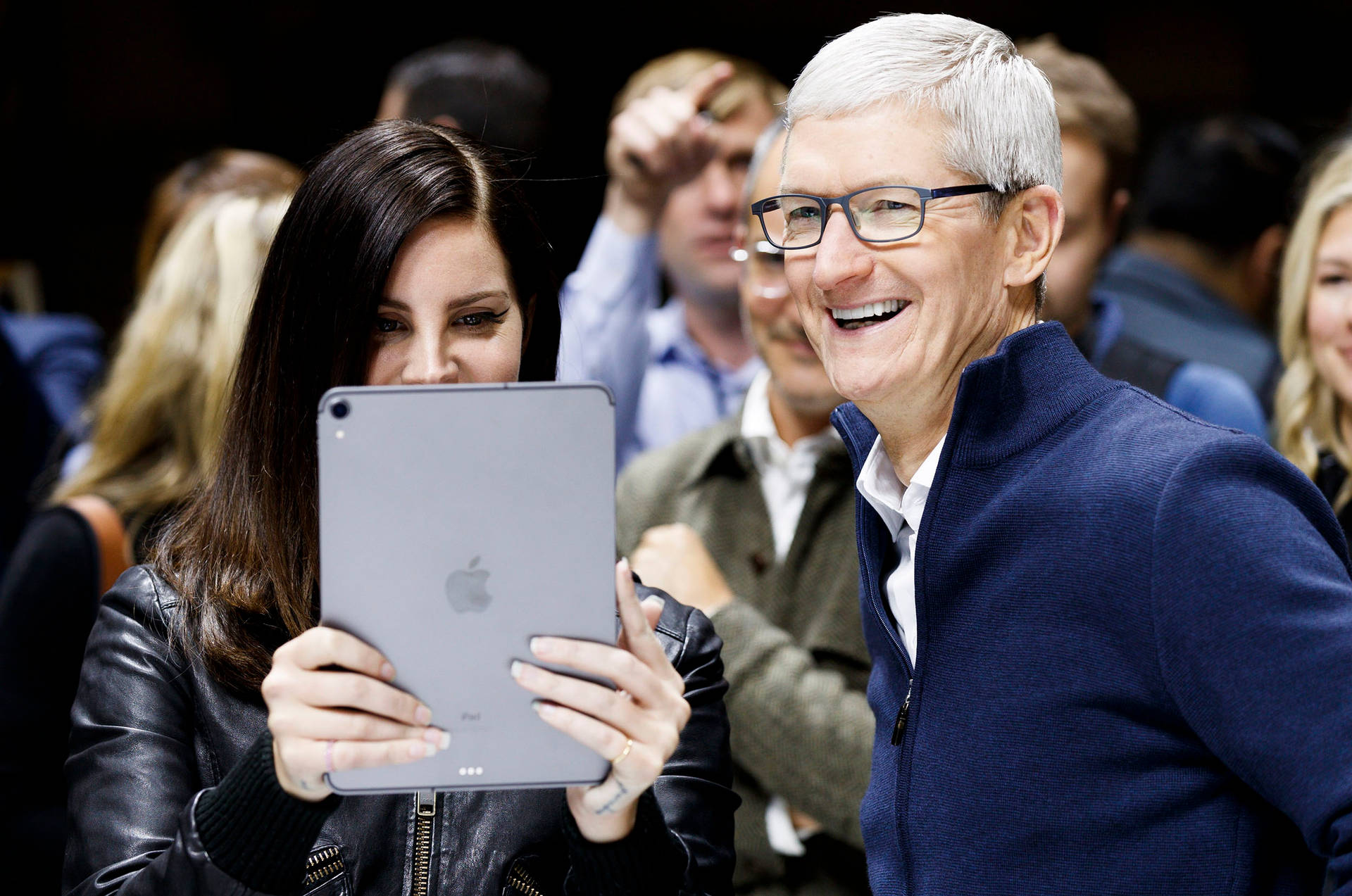 Ceo Tim Cook Crowd Interaction Background