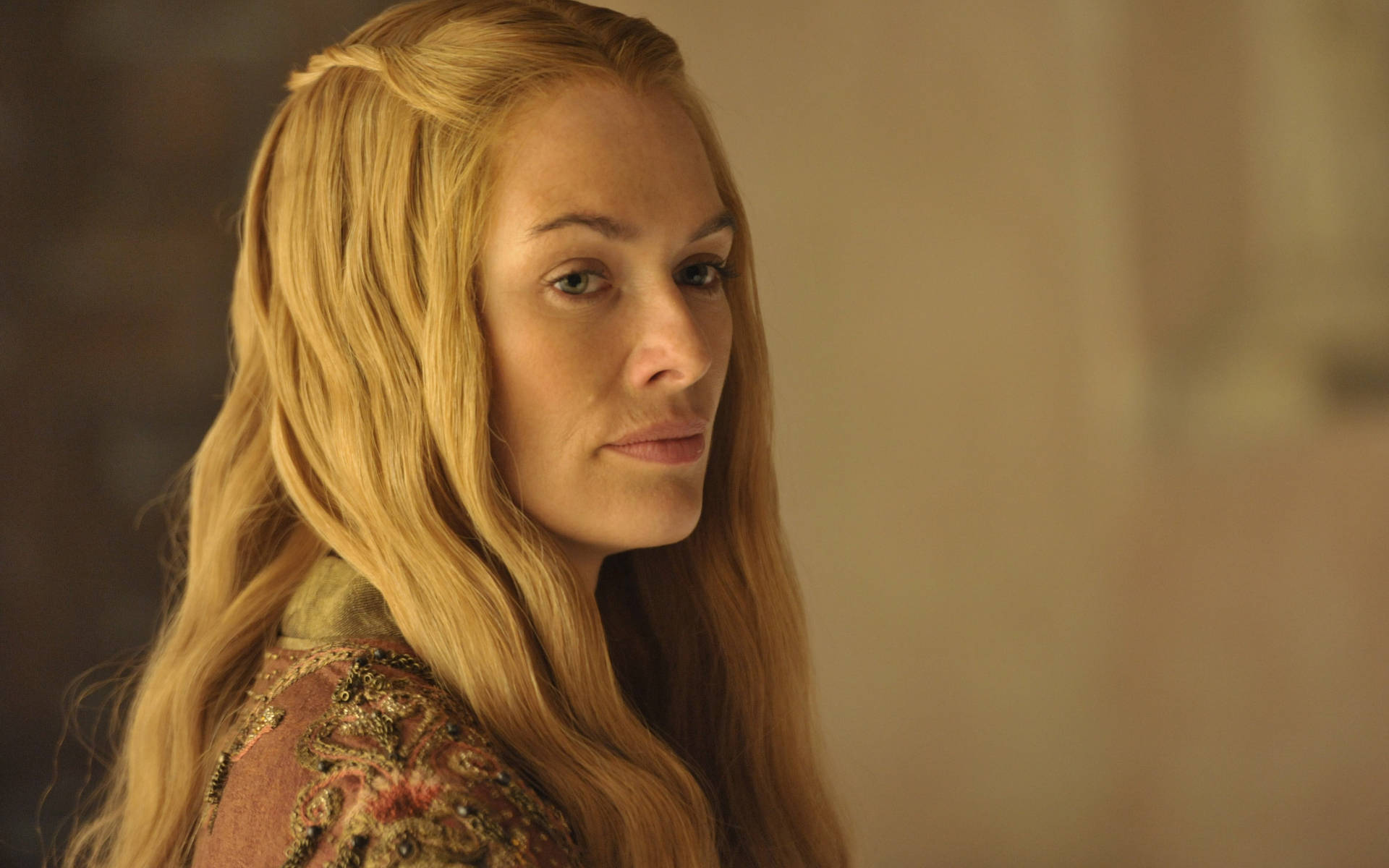 Cersei Lannister Side View