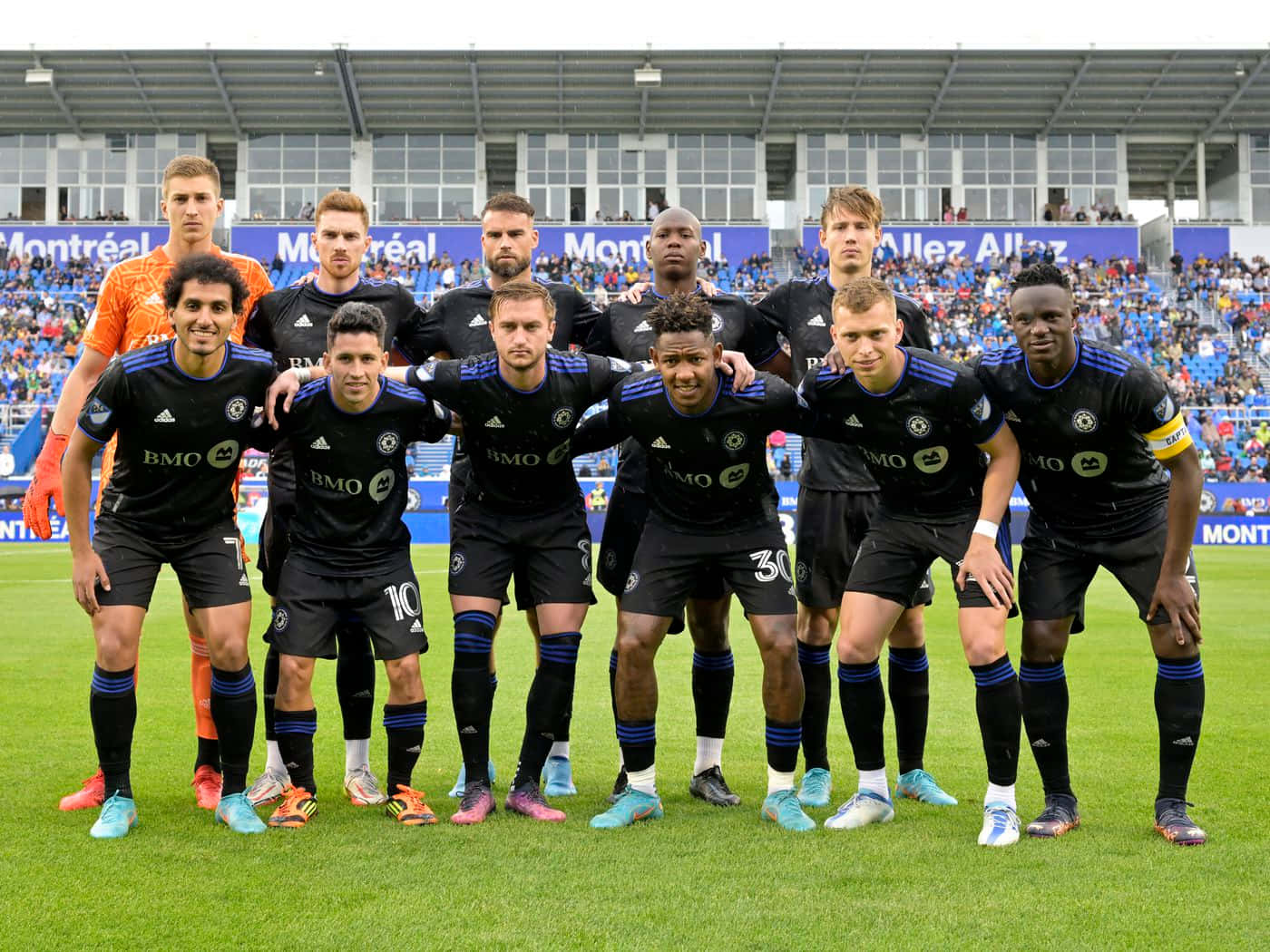 Cf Montréal Football Team On The Field Background