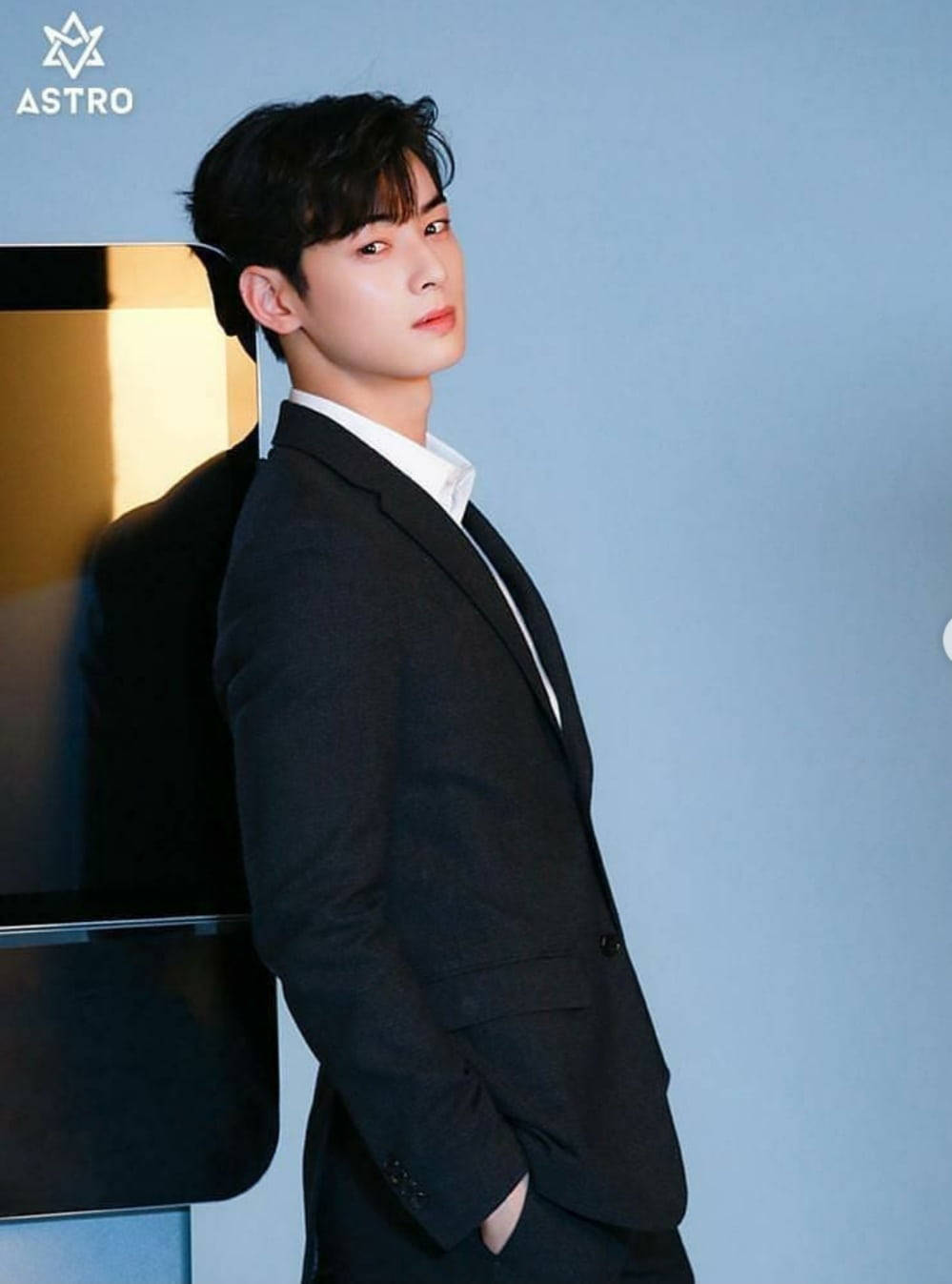 Cha Eunwoo In Black Suit Background
