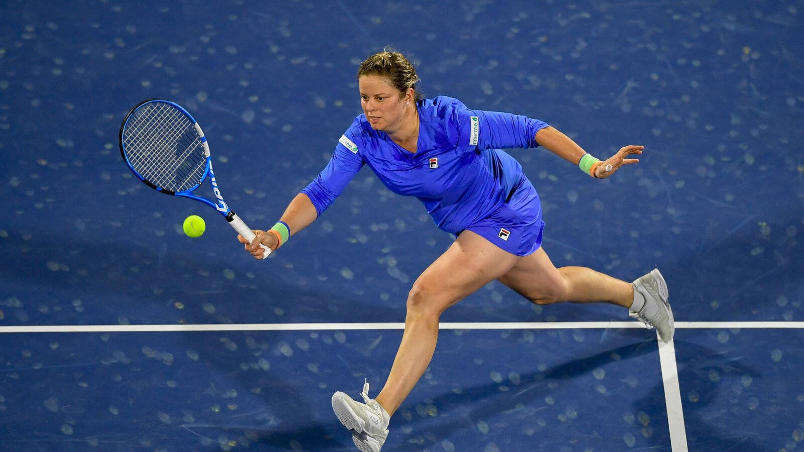 Champion Sportswoman - Kim Clijsters In Action Background