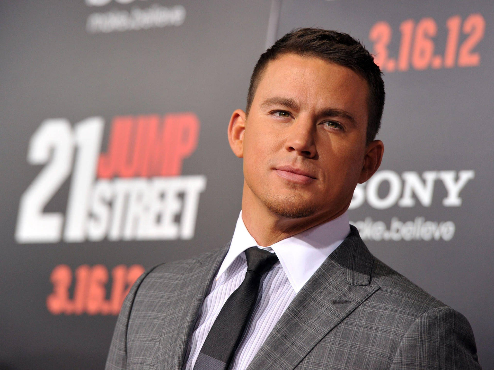 Channing Tatum At A Movie Premiere Night Background