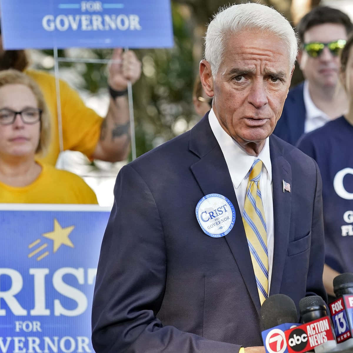 Charlie Crist Looking Serious Background