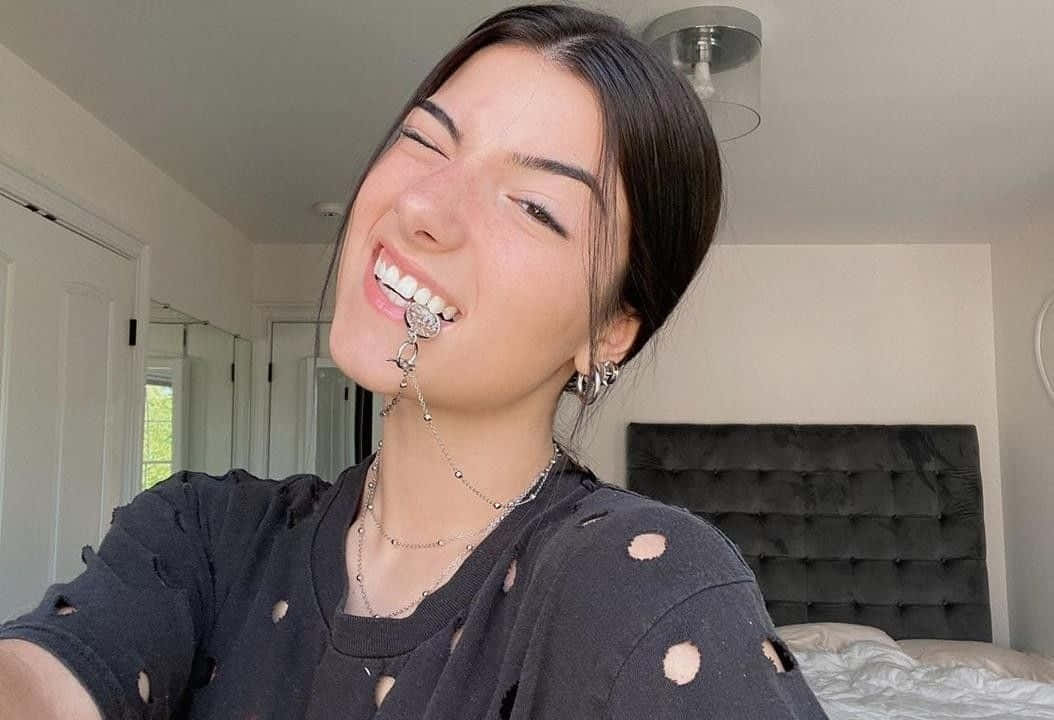 Charlie Damelio Enjoying A Fun Day Out!