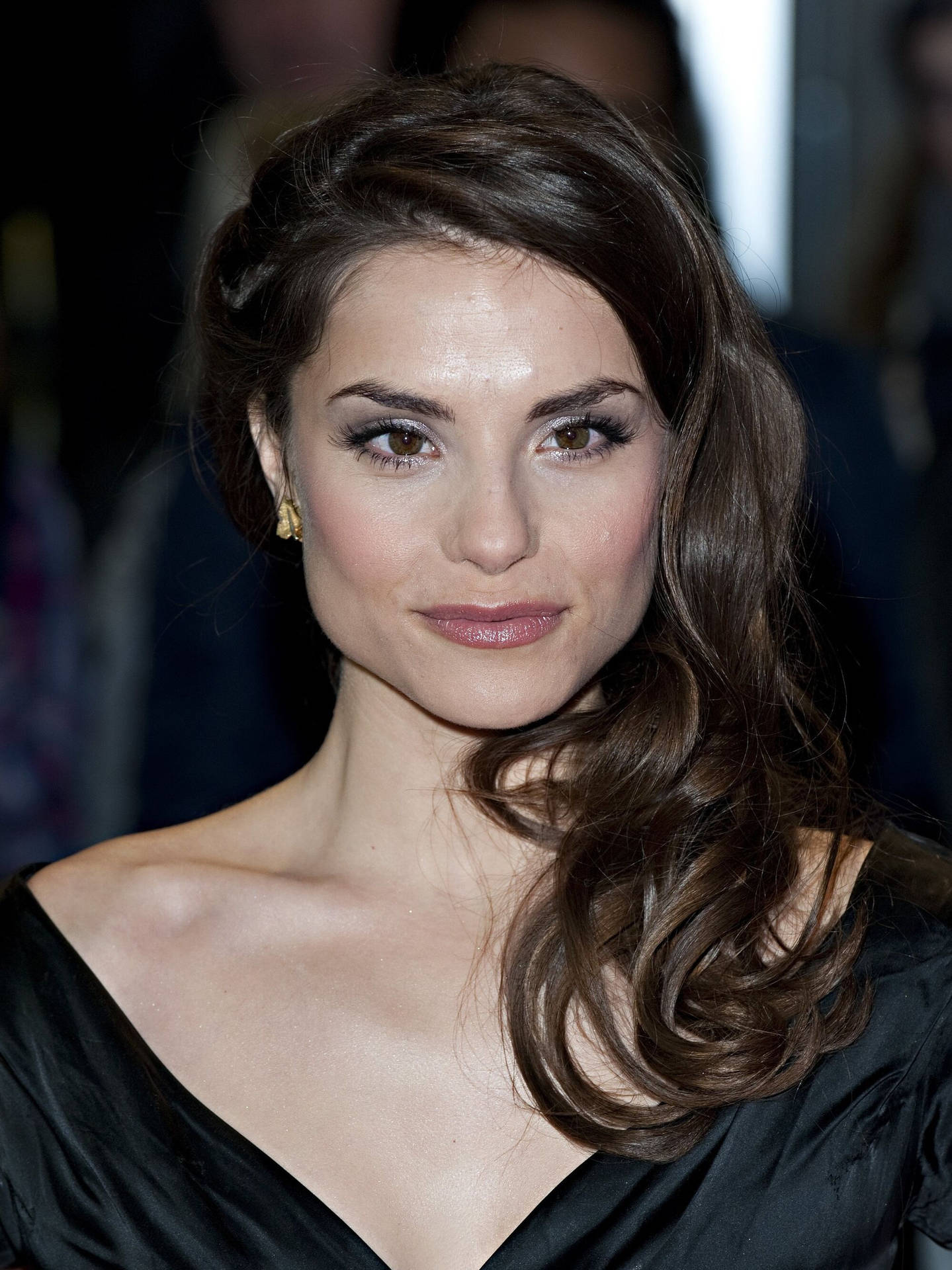 Charlotte Riley Radiating Elegance In A Stunning Outfit Background