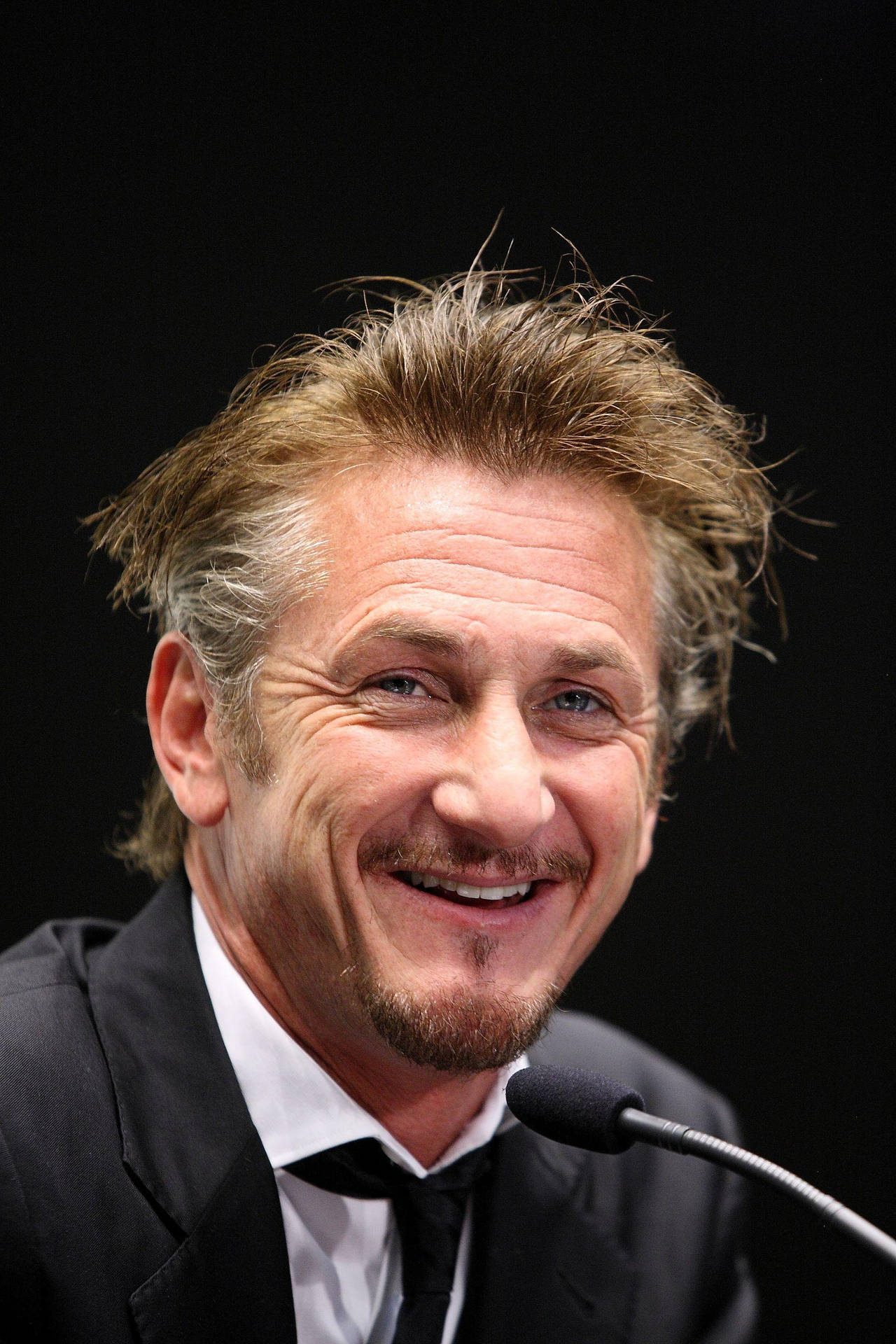 Charming Portrait Of Sean Penn Background