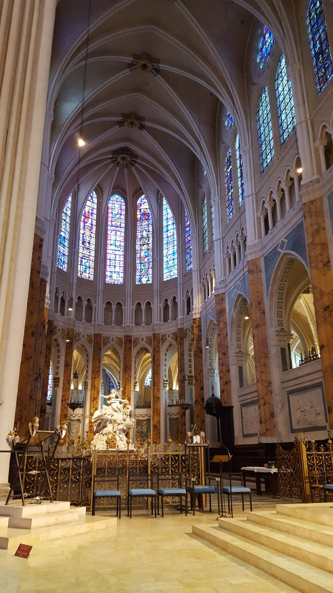 Chartres Cathedral's Interior Design Background