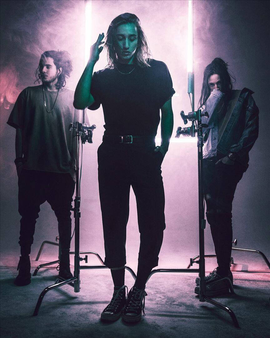 Chase Atlantic 864 X 1080 Background