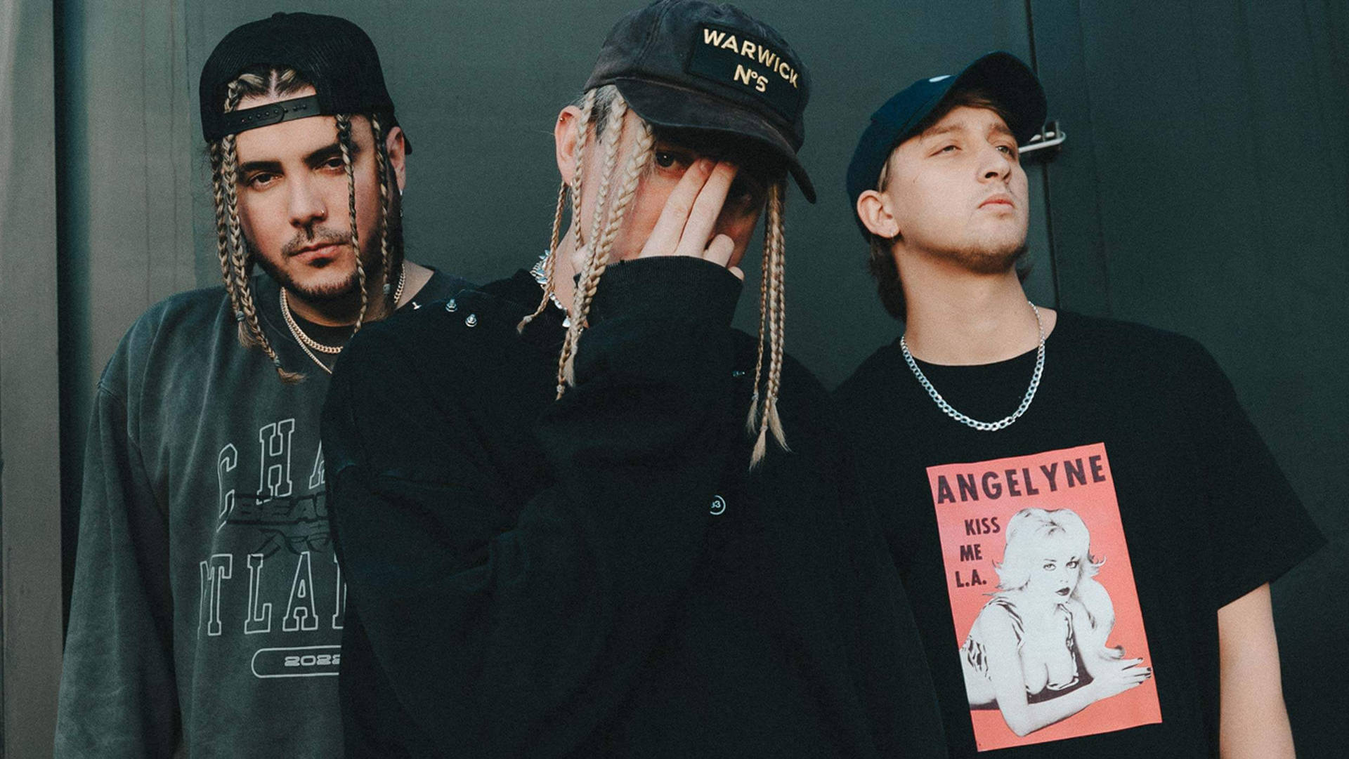 Chase Atlantic Explores New Depths In The Music World Background