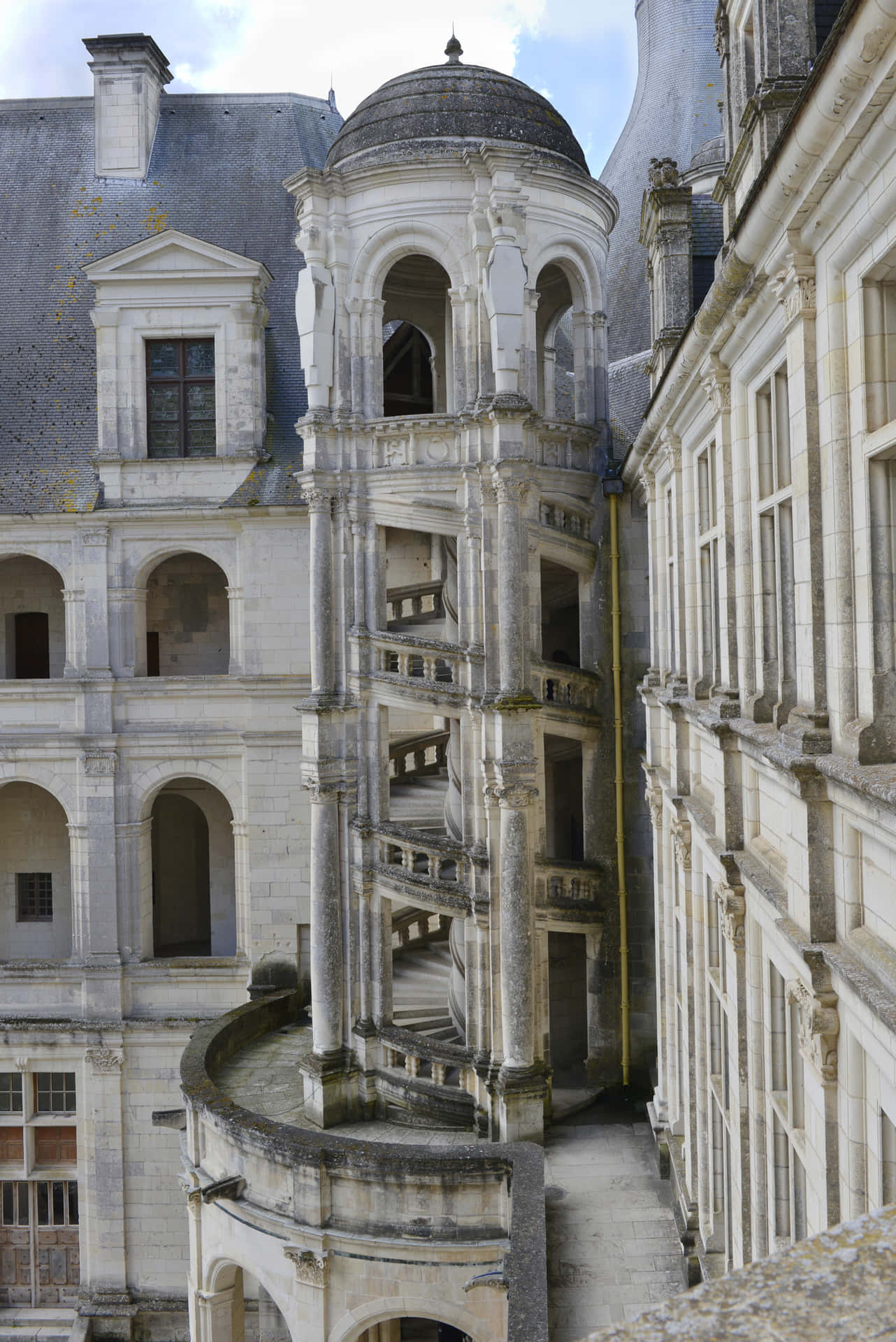 Chateau De Chambord Double Helix Staircase By Leonardo Da Vinci Background