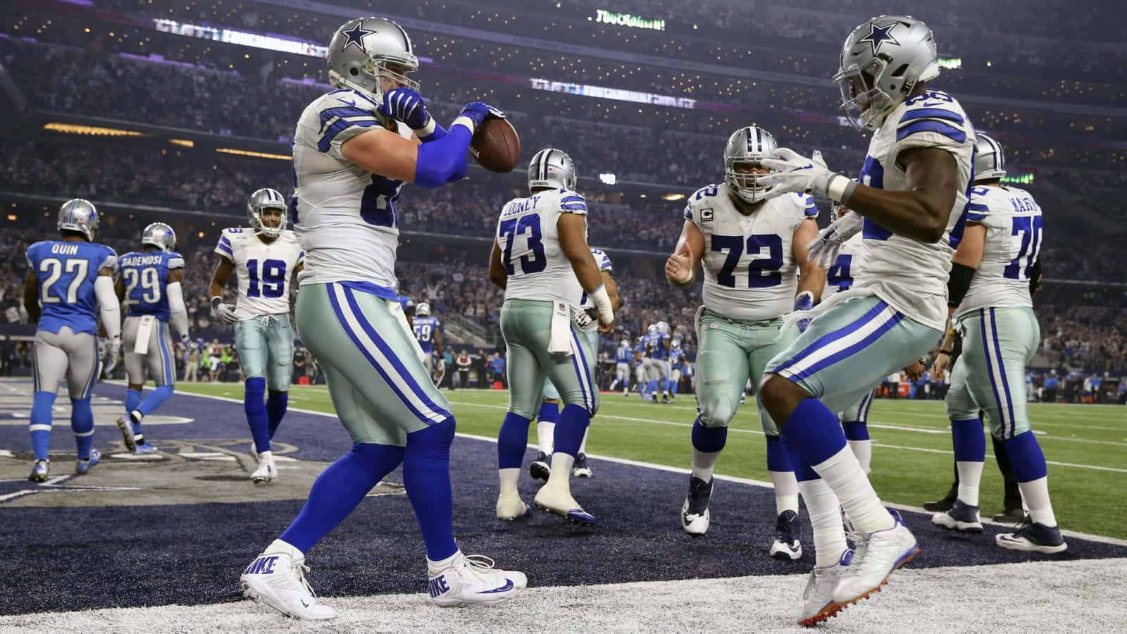 Check Out Some Of The Top Dallas Cowboy Players Background