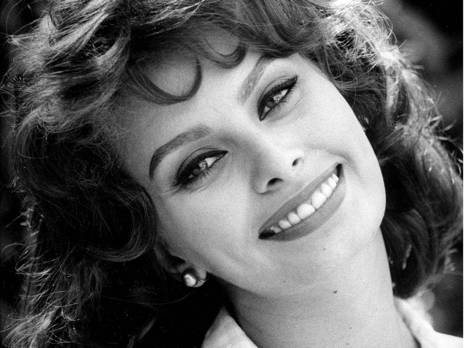 Cheerful Sophia Loren Background