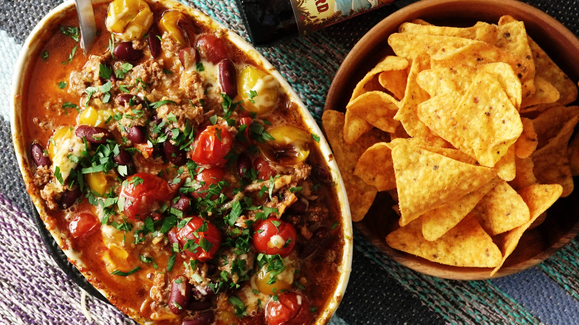 Cheesy Chips And Chili Con Carne Background