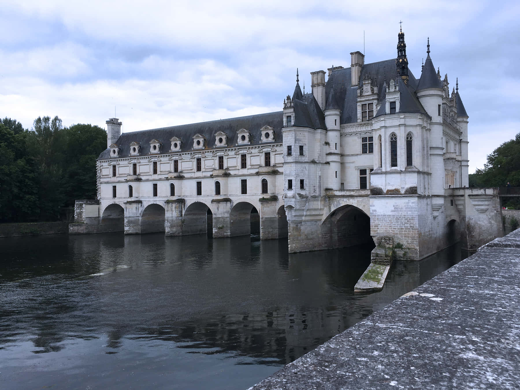 Chenonceau Darkened Day Background