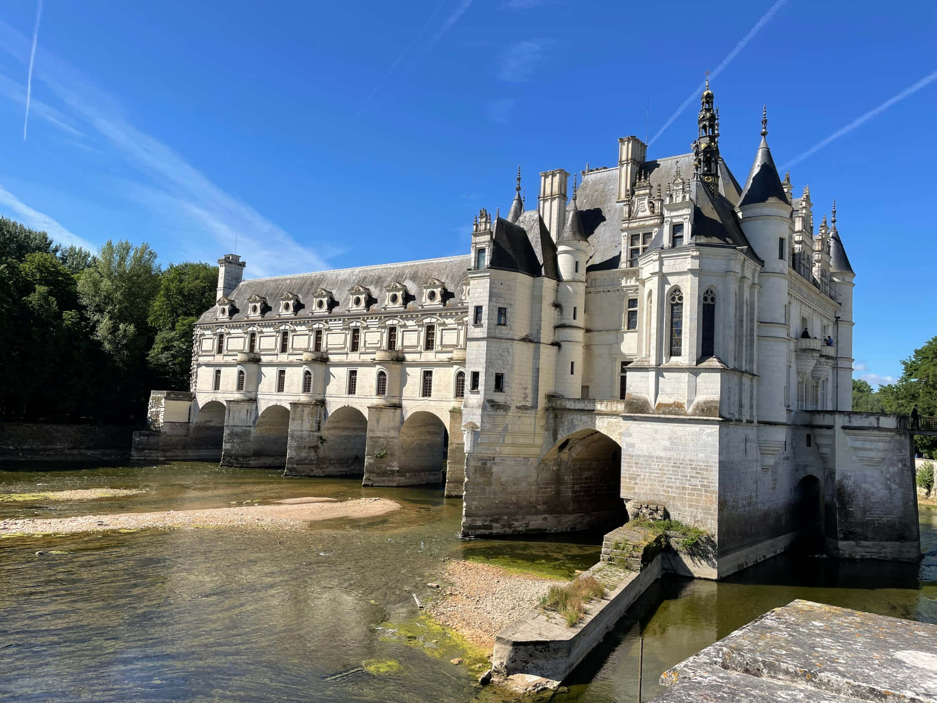 Chenonceau Dry River Background