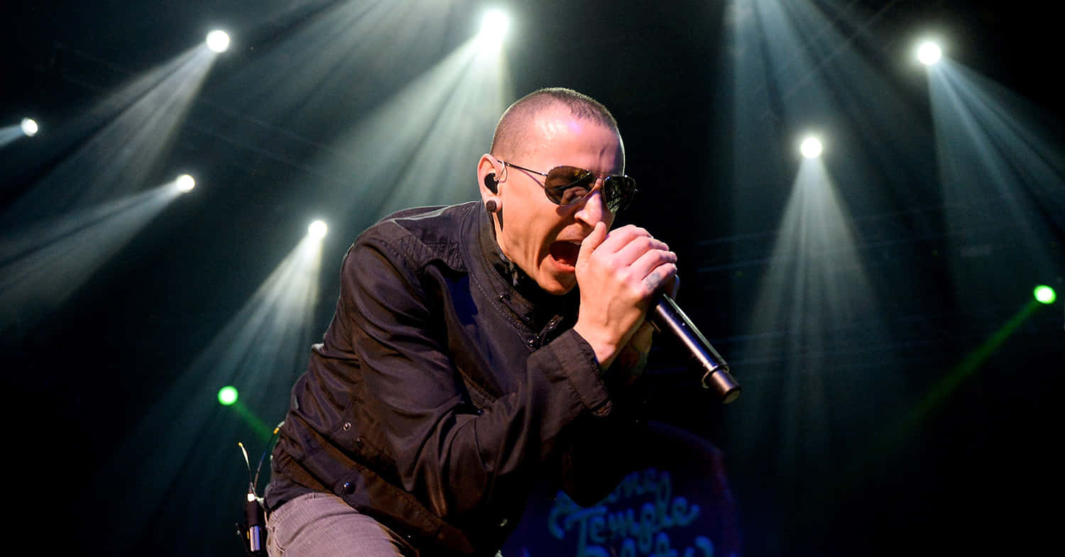 Chester Bennington Live Performance Background