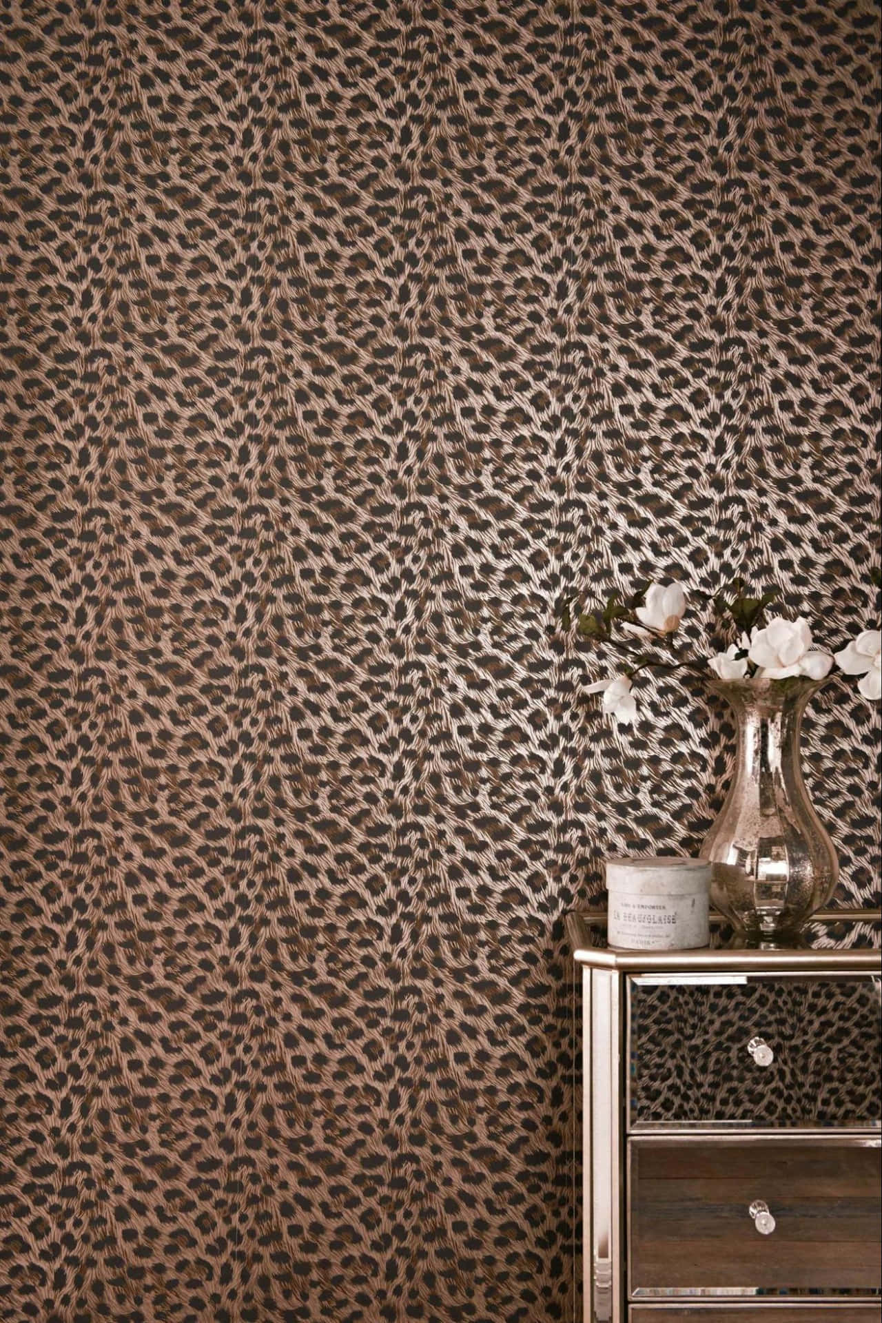 Chic Jaguar-patterned Wallpaper