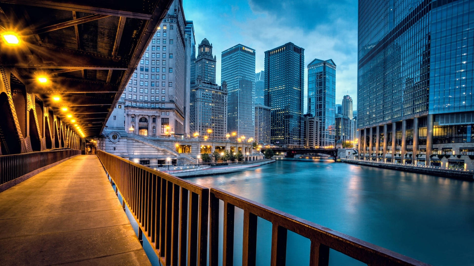 Chicago River And Street Lights City Background Background