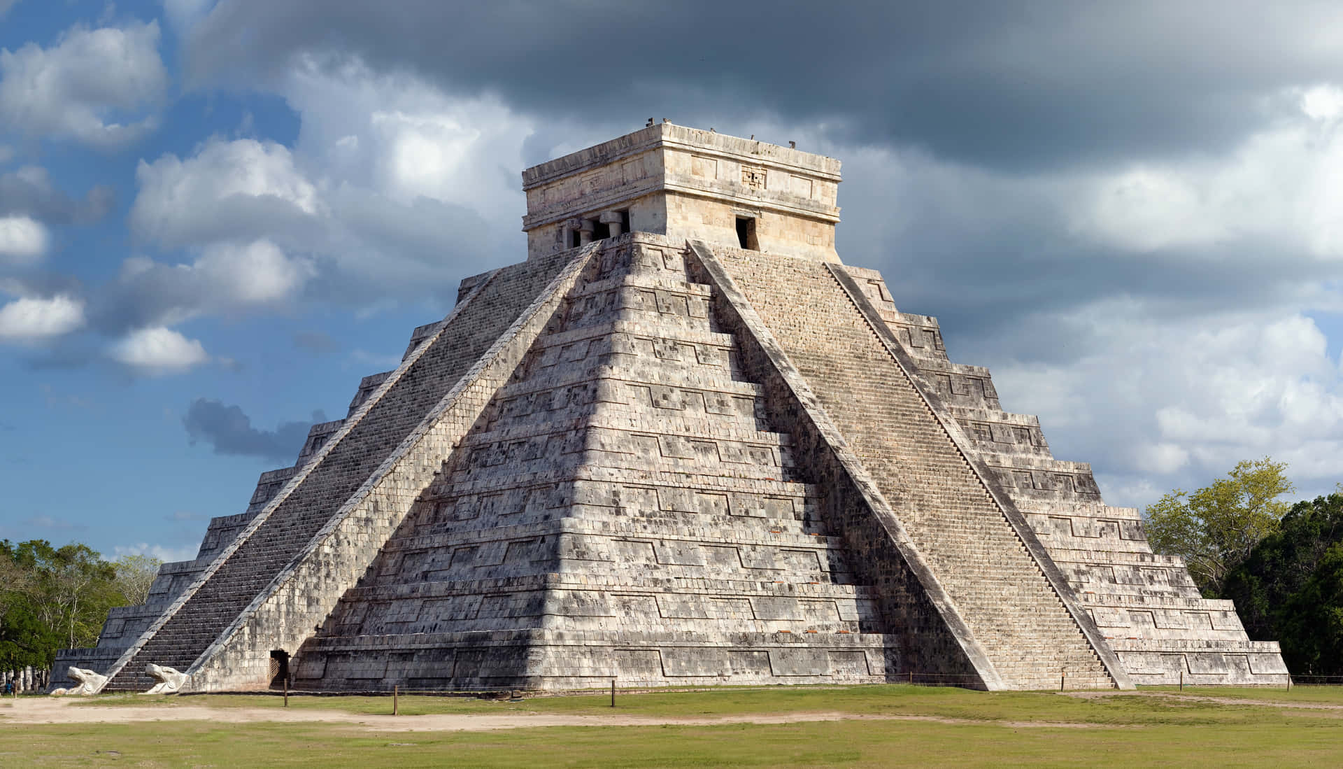 Chichen Itza Mexico Dark Thick Clouds Background