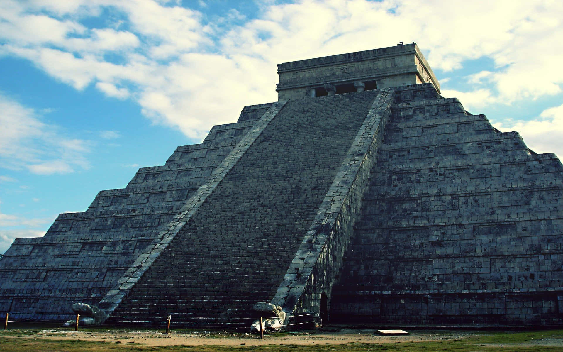 Chichen Itza Mexico Daylight View Background