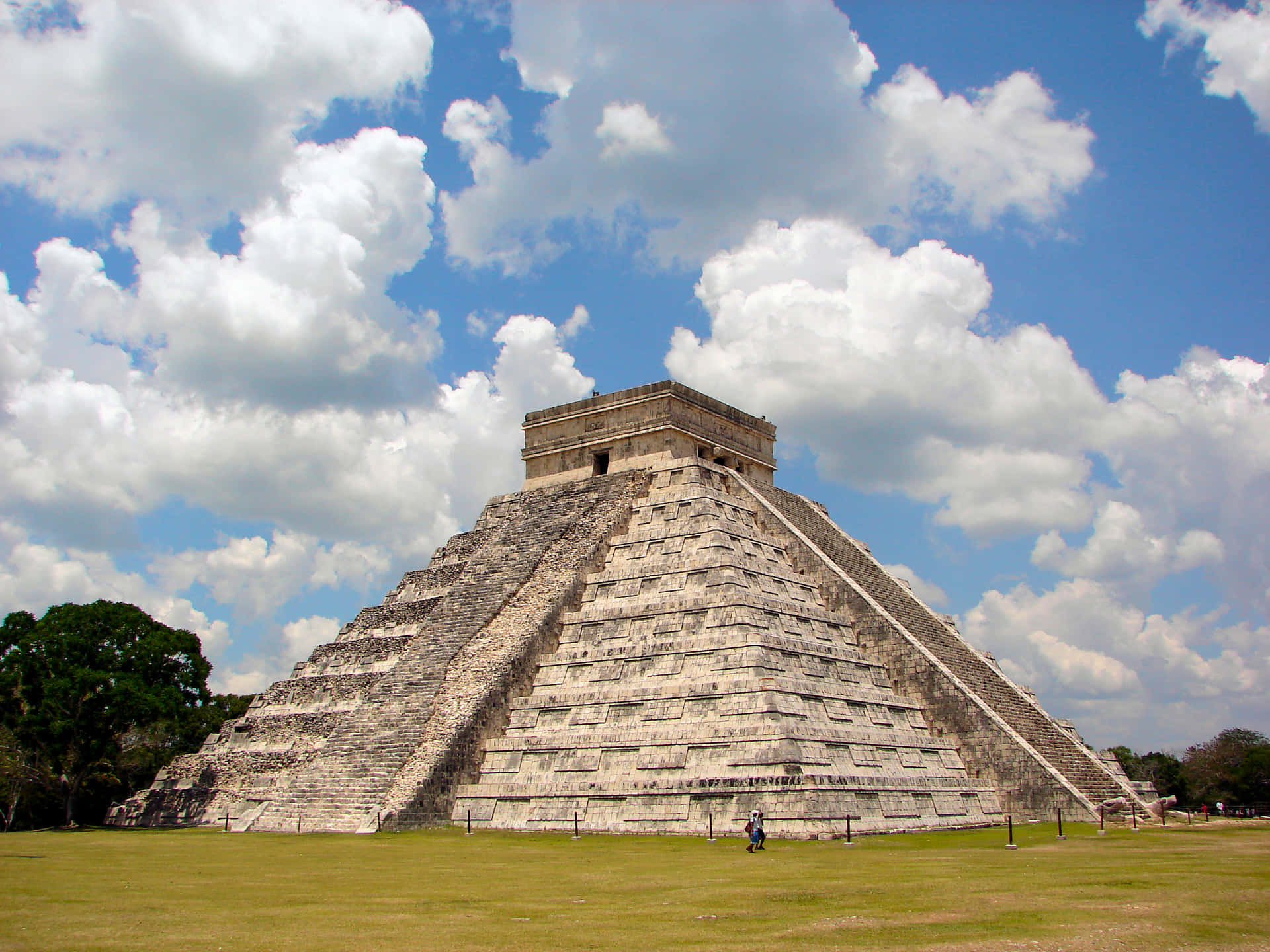 Chichen Itza Mexico Passing People Background