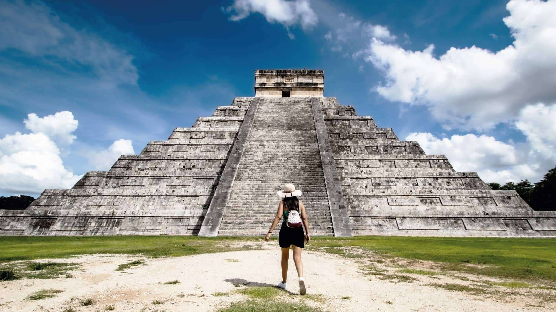 Chichen Itza Tall Temple Background