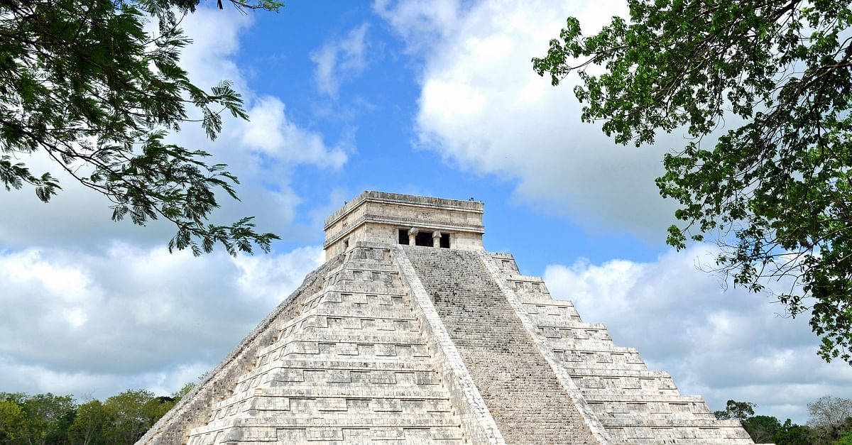 Chichen Itza Trees Background