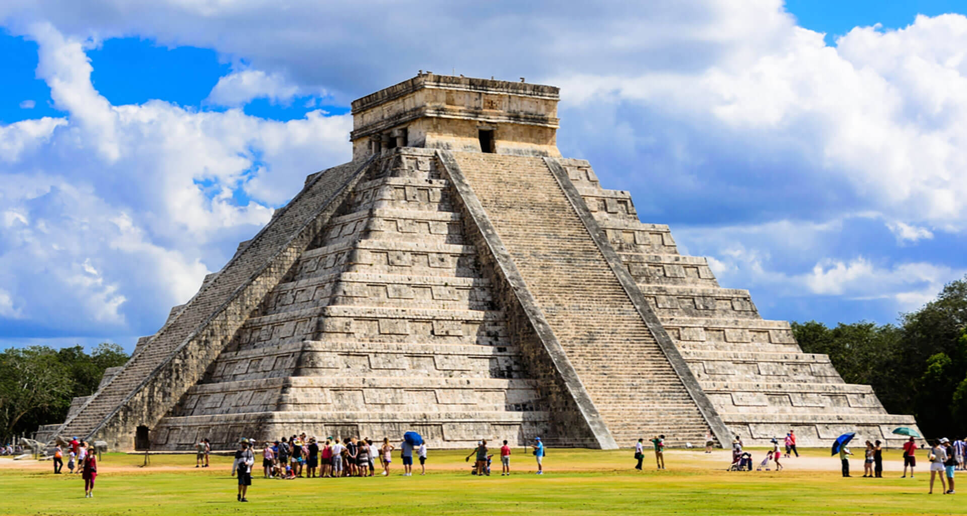 Chichen Itza Vacation Spot Background