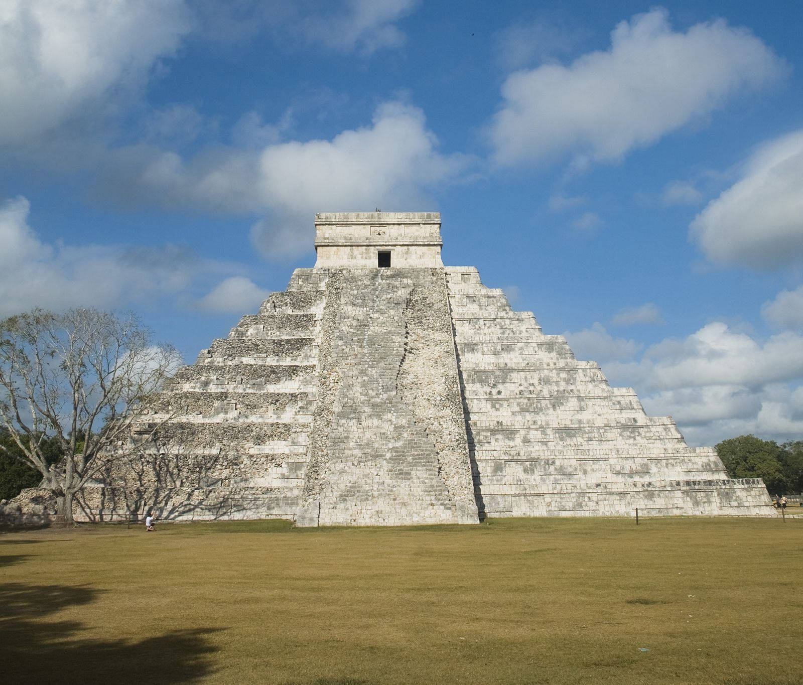 Chichen Itza White Temple Background