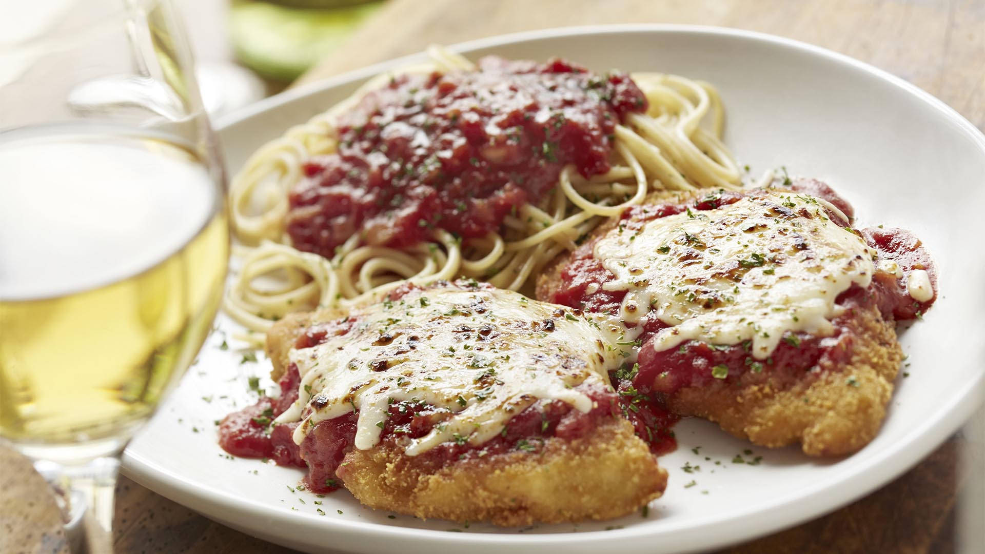 Chicken Parmigiana Olive Garden Meal Background