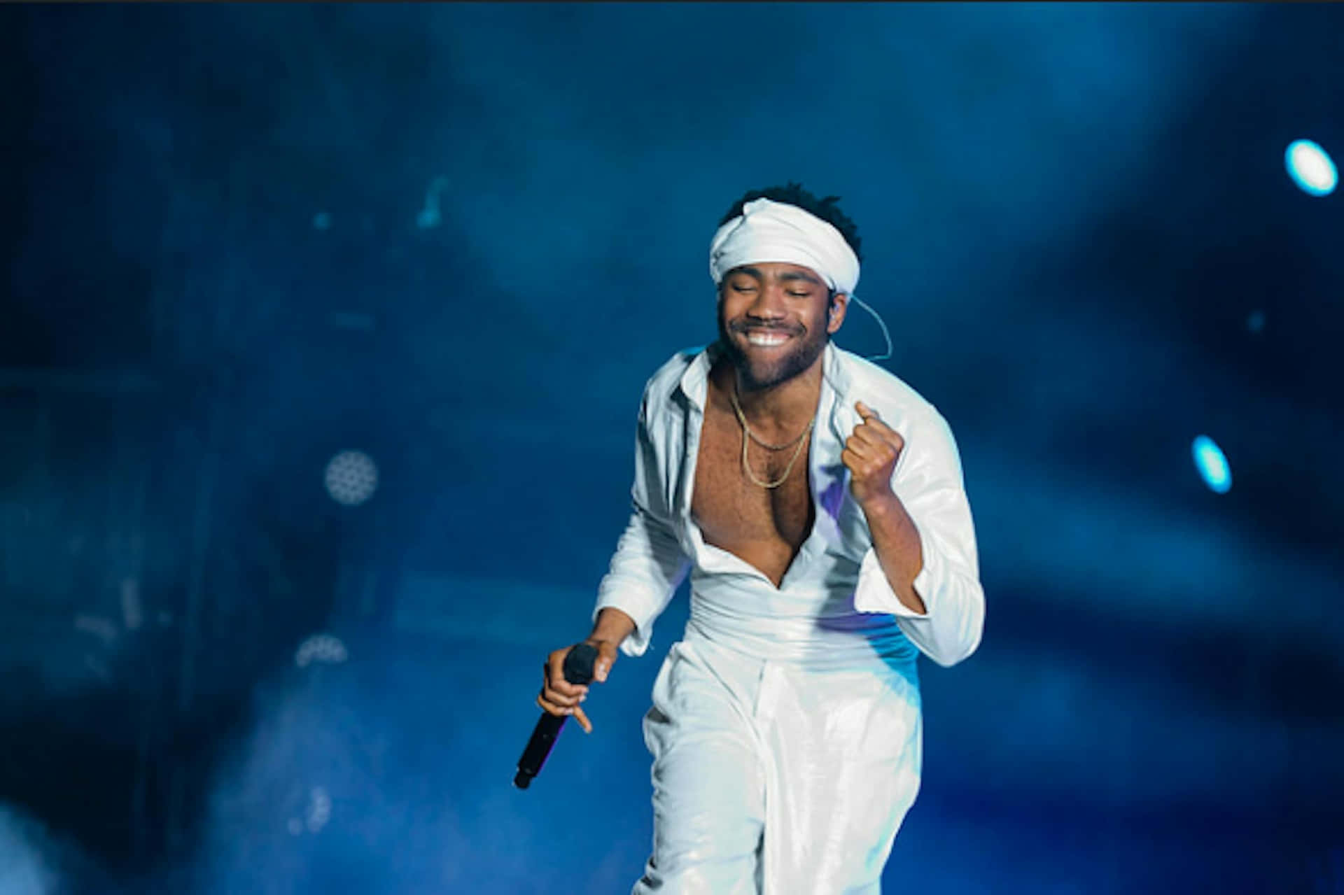 Childish Gambino Performing Livein White Outfit Background