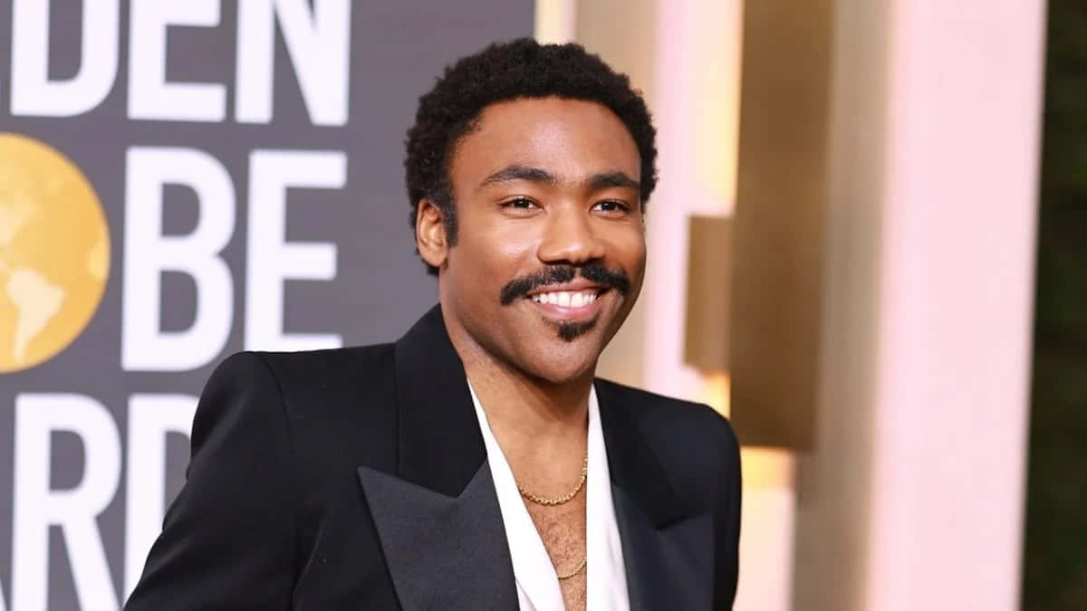 Childish Gambino Smilingat Award Show Background