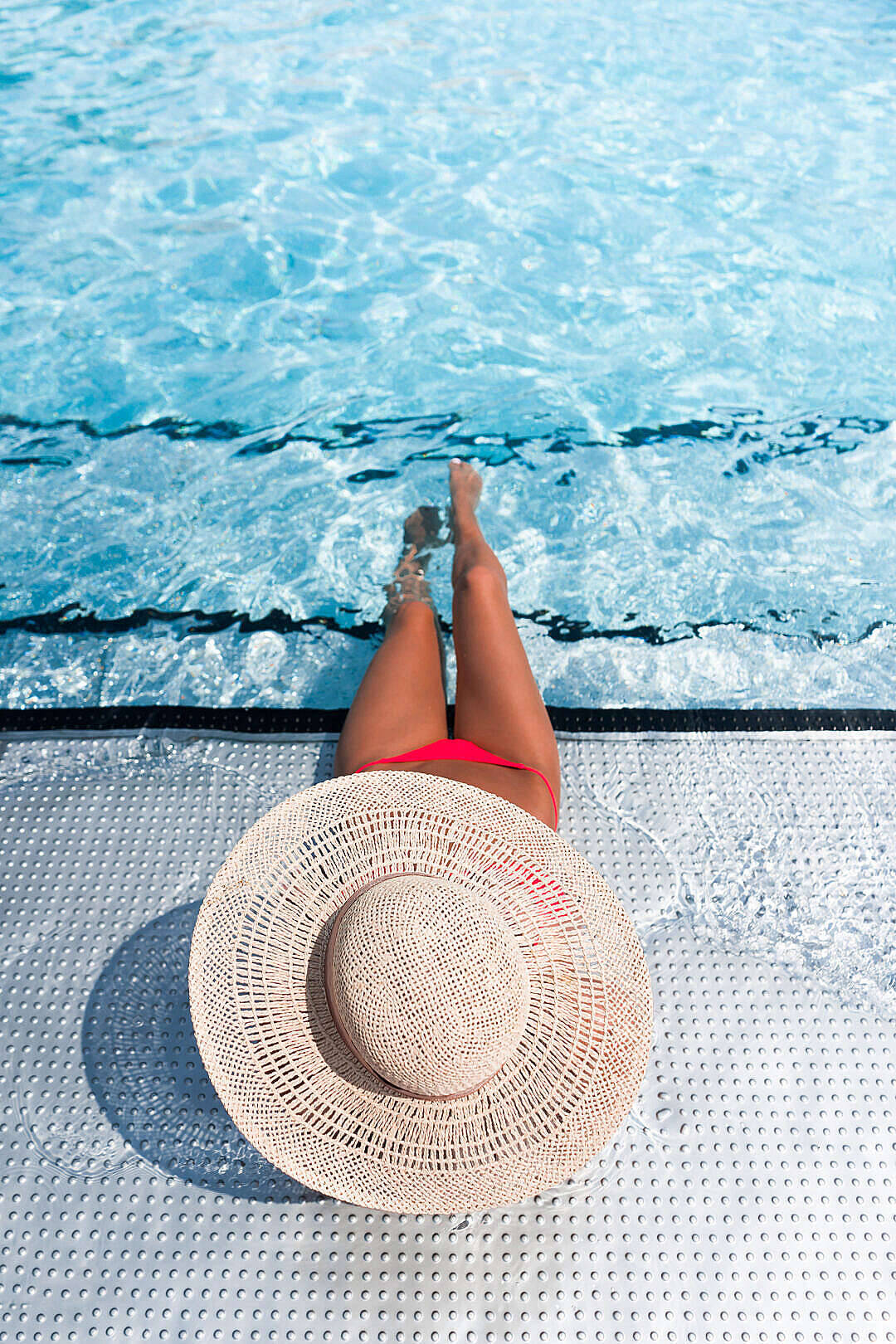 Chill Iphone Woman In A Swimming Pool Background