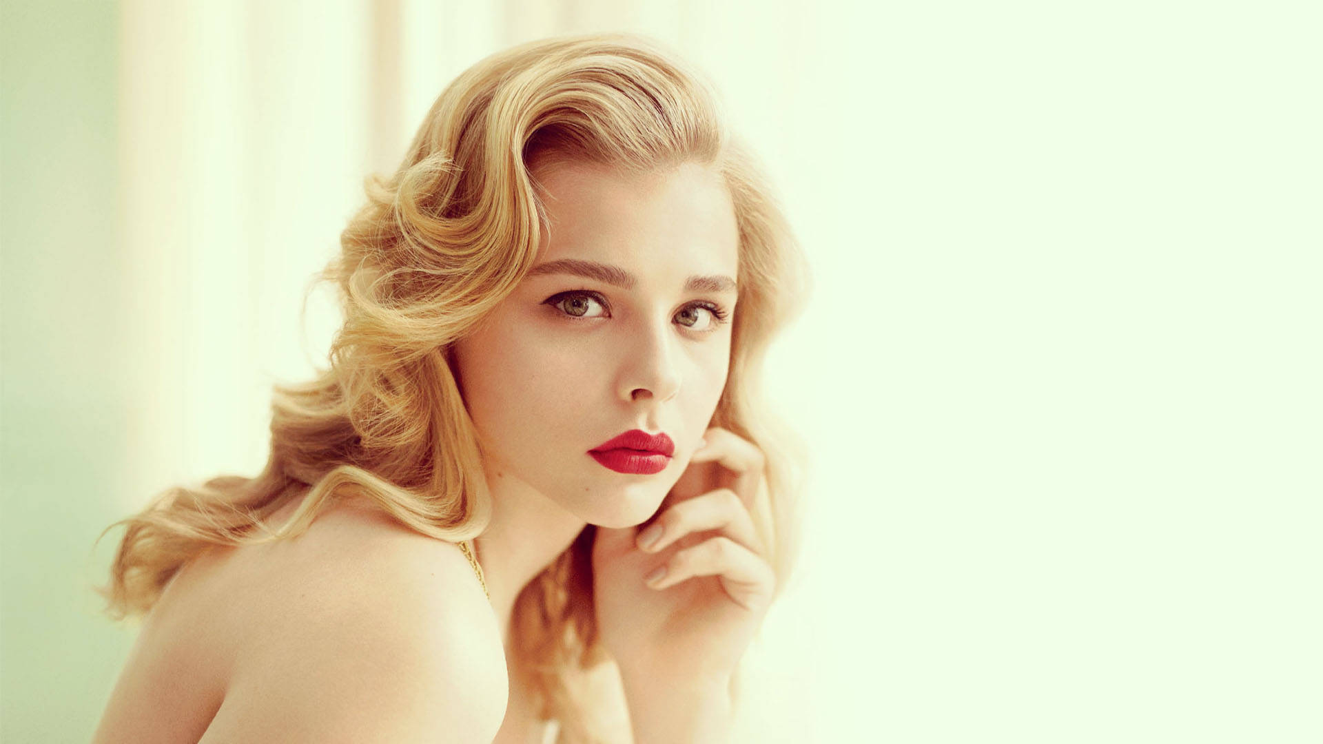 Chloë Grace Moretz Vintage Look Background