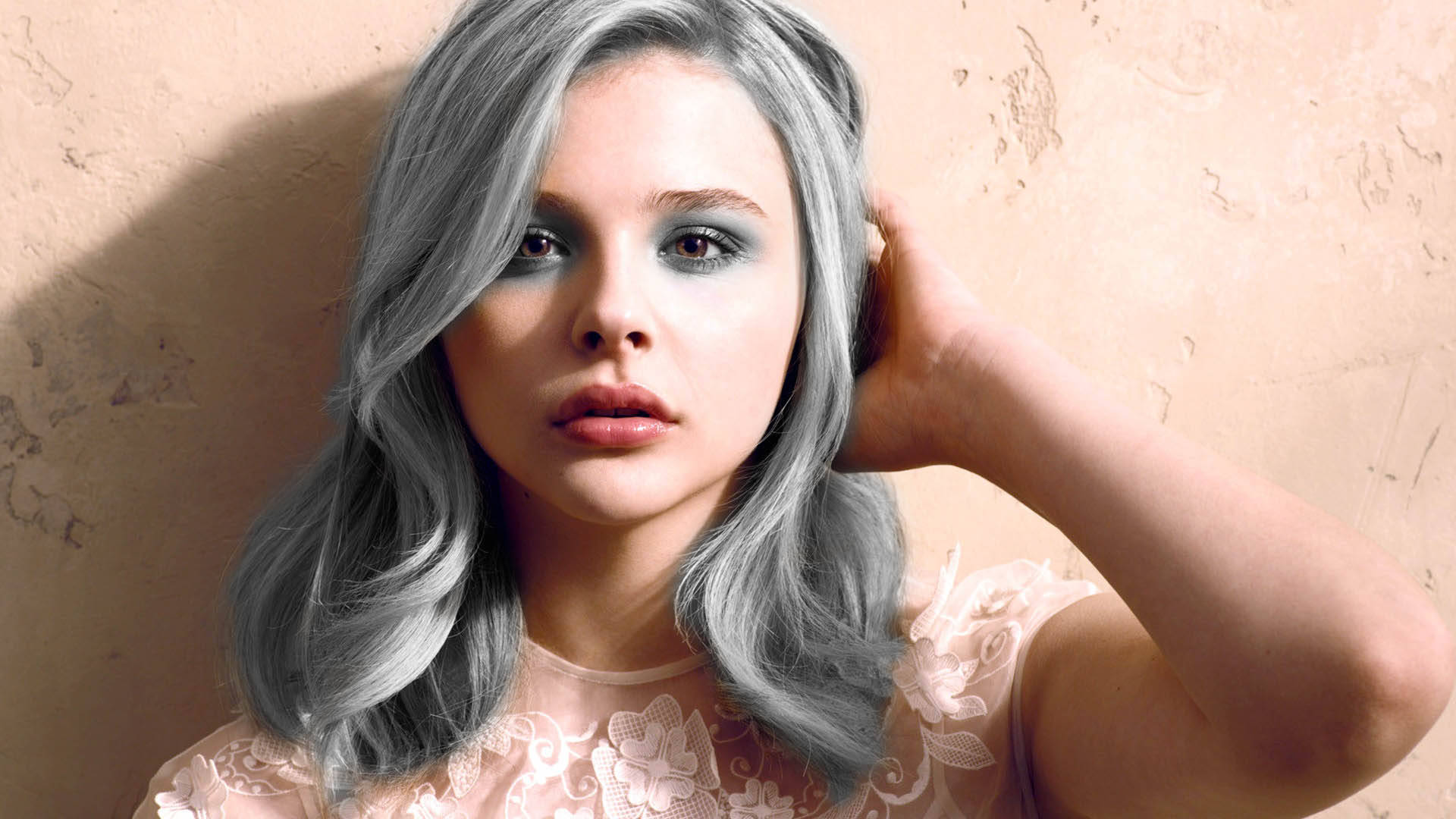 Chloë Grace Moretz With Silver Hair